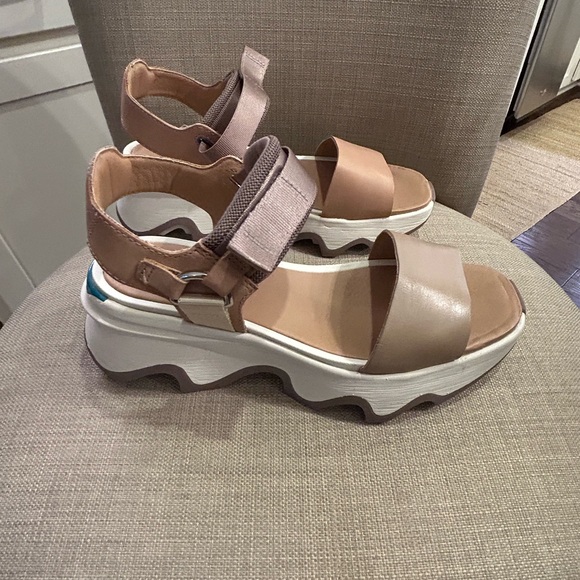 Sorel Women's Sandals in Tan and Cream - Picture 3 of 8